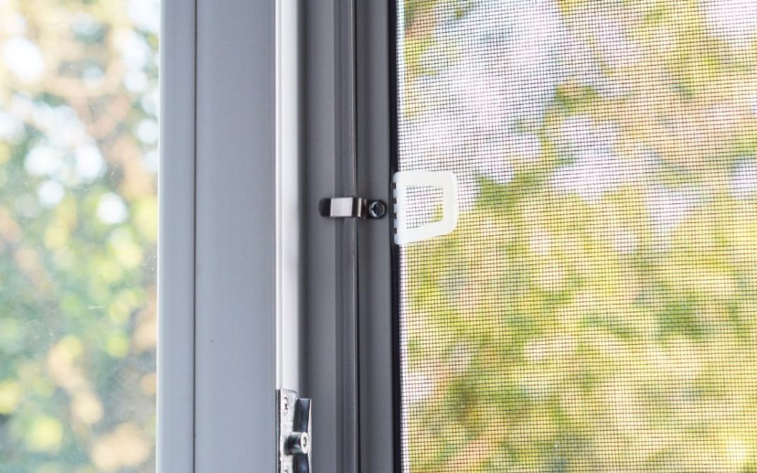 Zanzariera per finestra: proteggi casa dagli insetti